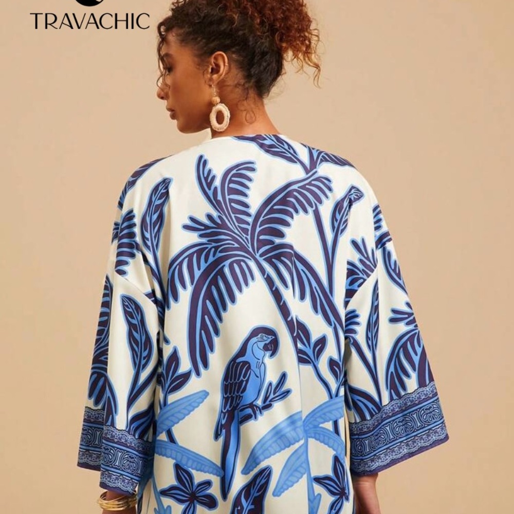 Travachic Blue and White Kimono - Picture 5 of 6